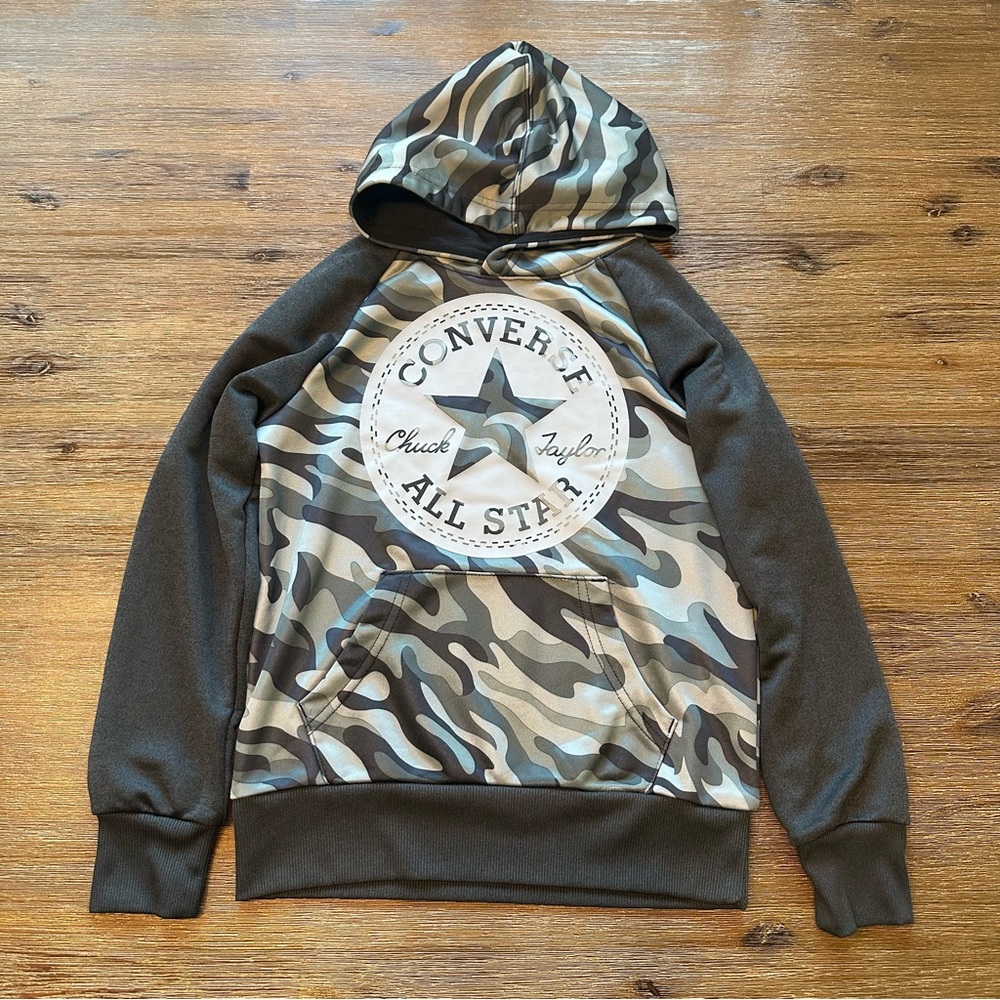 3/24$ Converse Chuck Taylor Kids Camo Hoodie size S(8-10)
